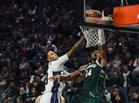 Η κυριαρχική εμφάνιση του Αντετοκούνμπο κόντρα στους Κινγκς (vid)