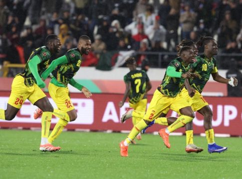 Μάλι – Τυνησία 1-1 (3-2 πεν.): Άντεξε με δέκα παίκτες και πήρε την πρόκριση στα πέναλτι