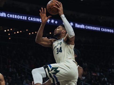 Χοκς – Μπακς 110-112: Νίκη με «διπλό» Αντετοκούνμπο και την… ψυχή στο στόμα