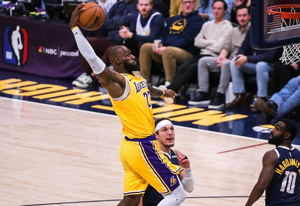 Πέρασαν από το Ντένβερ οι Λέικερς (107-115) – Διέλυσαν τους Κλίπερς οι Μπουλς (138-110)