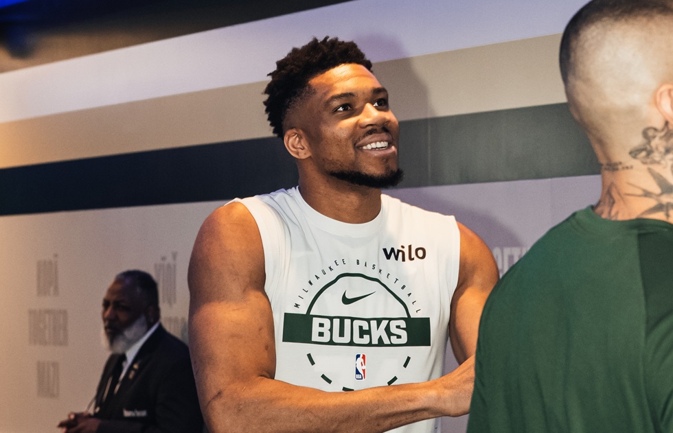 Σπουδαία κίνηση από τους Μπακς: Δώρισαν φαγητό μετά την αναβολή του αγώνα με τους Μάβερικς