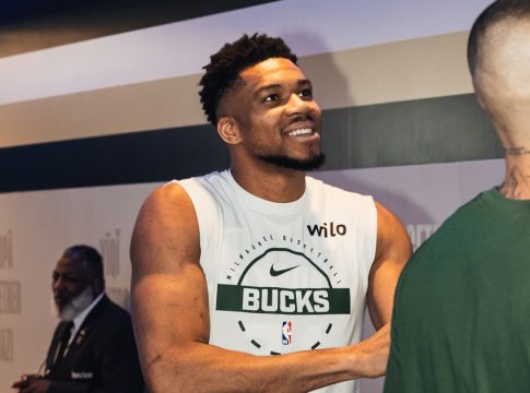 Αντετοκούνμπο: «Οι προπονητές μου λένε ότι πρέπει να είμαι ο μαύρος κύκνος, ίσως πρέπει να απαιτήσω περισσότερο την μπάλα» (vid)