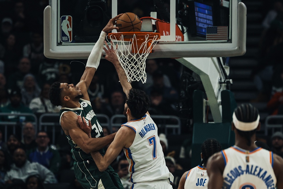 Μπακς – Θάντερ 102-122: Ο Αντετοκούνμπο προσπάθησε, αλλά νέα ήττα για το Μιλγουόκι