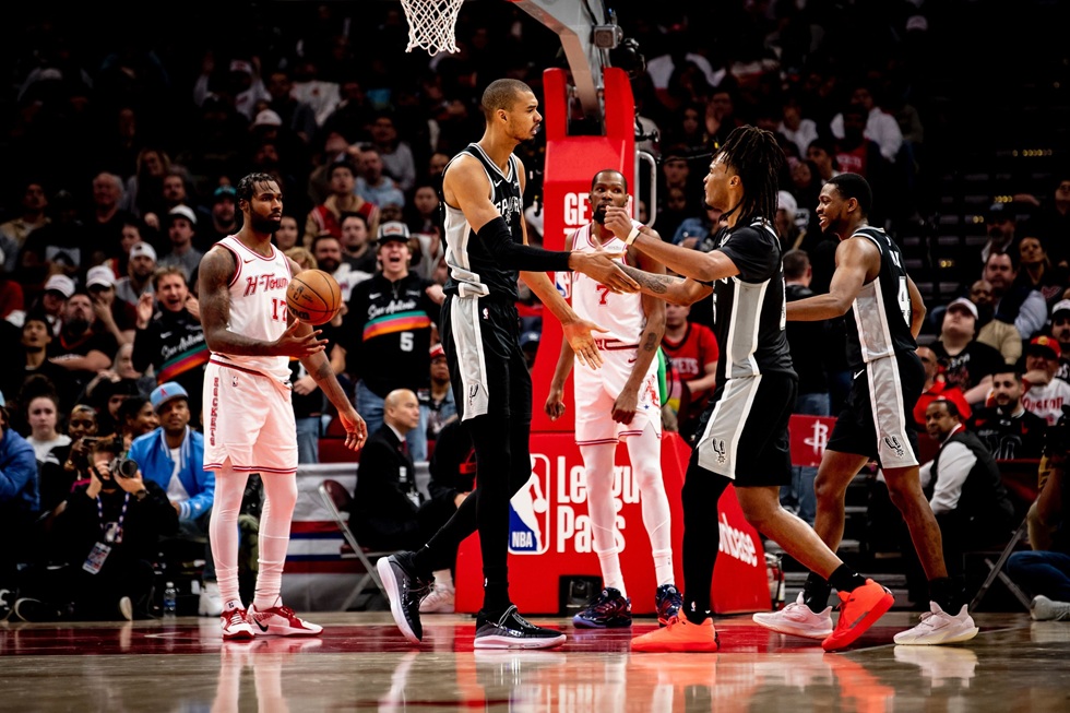 Πήραν το ντέρμπι του Τέξας οι Σπερς (99-111) – Συντριβή για τους Λέικερς του ΛεΜπρόν στο Κλίβελαντ (99-129)