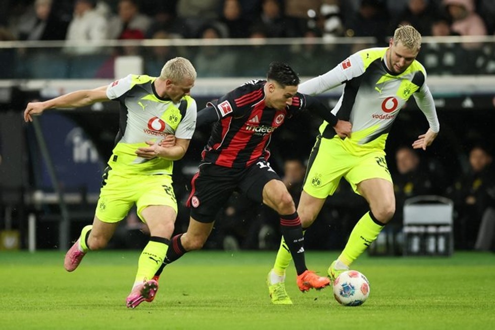 Άιντραχτ Φρανκφούρτης – Ντόρτμουντ 3-3: Χορταστική ισοπαλία…