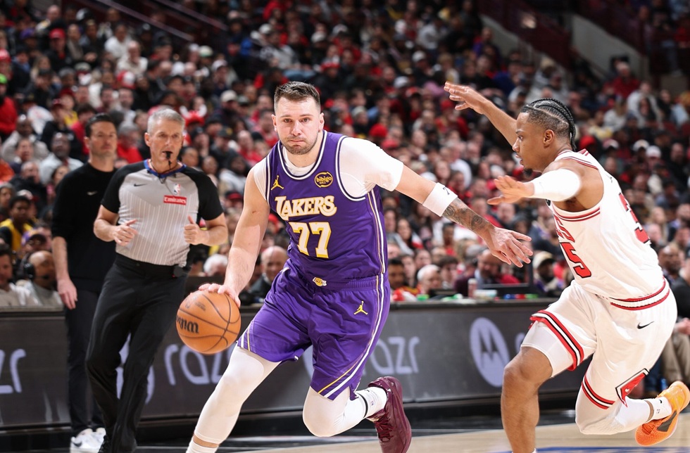 Πέρασαν από το Σικάγο με… όργια Ντόντσιτς οι Λέικερς (118-129) – Νίκη με 30άρες από Ντουράντ και Σενγκούν για τους Ρόκετς (108-99)