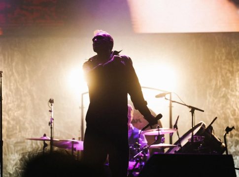 Νέο άλμπουμ, παλιοί λογαριασμοί και ένα μεγάλο ερώτημα: Τι σκεφτόμαστε σήμερα όταν ακούμε τον Morrissey;