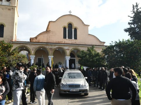 Πάτρα: Θρήνος στην κηδεία του 30χρονου που ξυλοκοπήθηκε μέχρι θανάτου