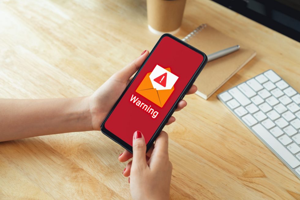 Προσοχή! Η λέξη που μπορεί να μετατρέψει τη φωνή σας στο «κλειδί» για απάτη μέσω τεχνητής νοημοσύνης