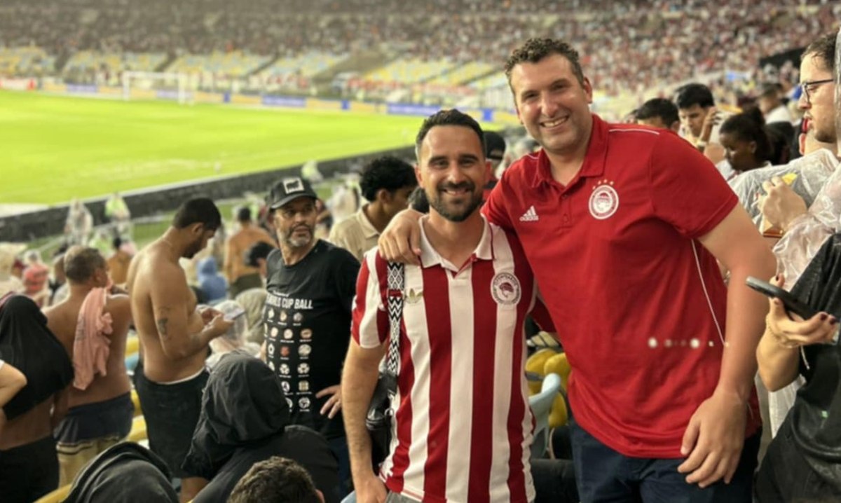 Μόνο ο κόσμος του Ολυμπιακού αυτά – Με ερυθρόλευκες φανέλες στο ντέρμπι του «Μαρακανά» (pics, vid)