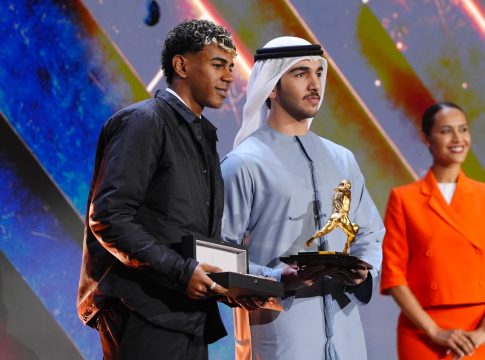 Ο Γιαμάλ μαζί με το βραβείο «Μαραντόνα» πήρε δώρο κι ένα Bugatti Tourbillon – Ποια είναι η αξία του ρολογιού