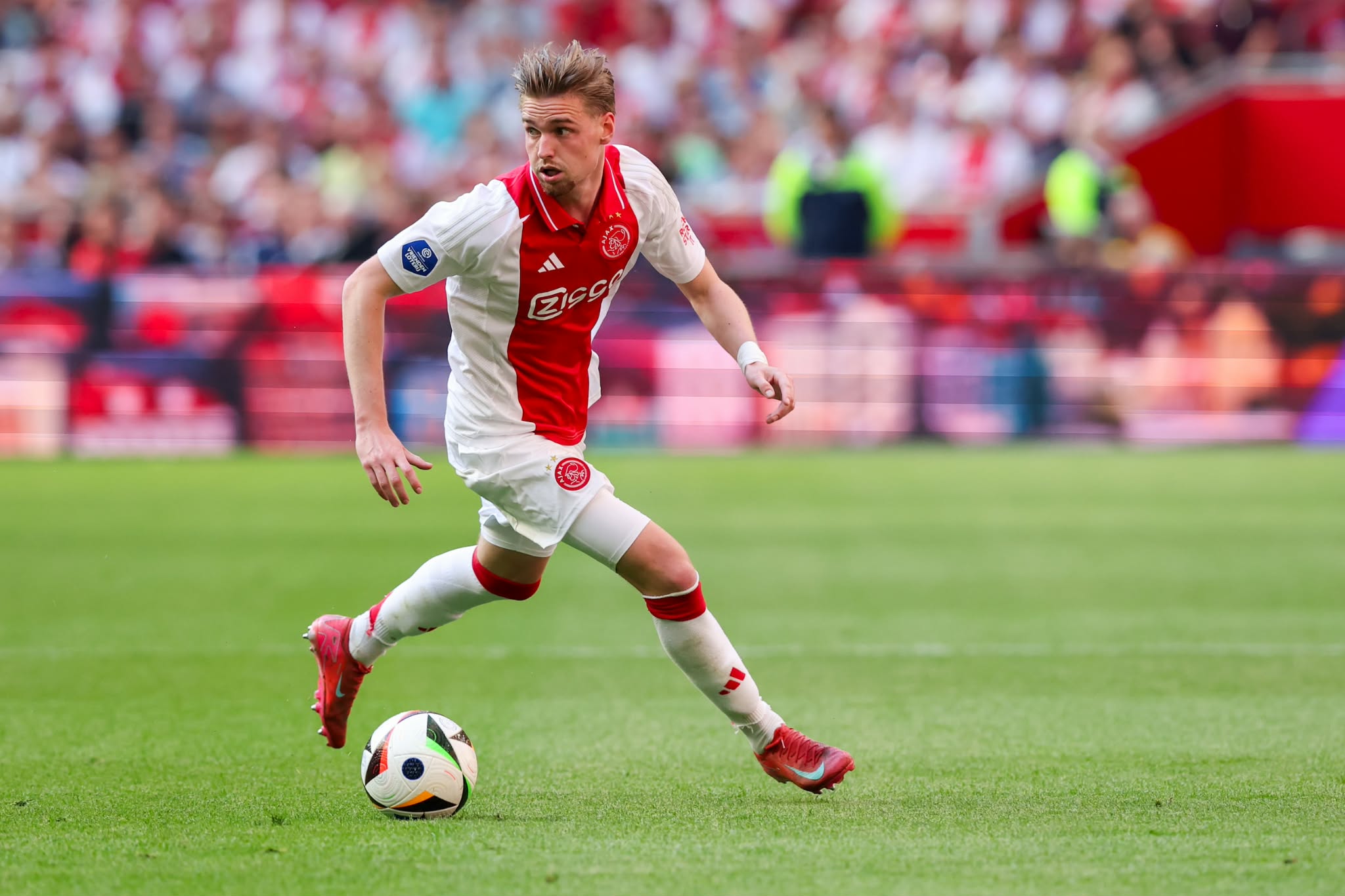 Ο Άγιαξ παραχωρεί έναν από τους καλύτερους παίκτες του στη Λάτσιο πριν τον Ολυμπιακό