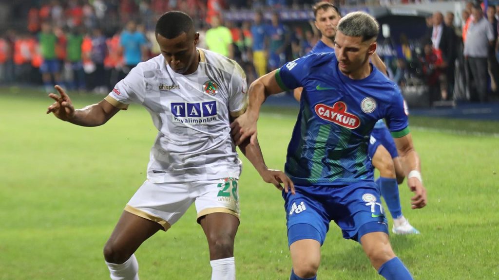 Έπος στο Ρίζεσπορ – Αλάνιασπορ: Ο Παπανικολάου πήρε ανύπαρκτη κόκκινη στο έκτο λεπτό του ματς