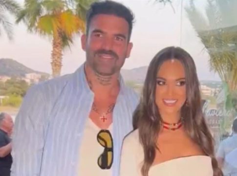 Δημήτρης Αλεξάνδρου – Ρία Ελληνίδου: Είδαν μαζί τον Ολυμπιακό στις κερκίδες του ΣΕΦ – Φωτογραφίες