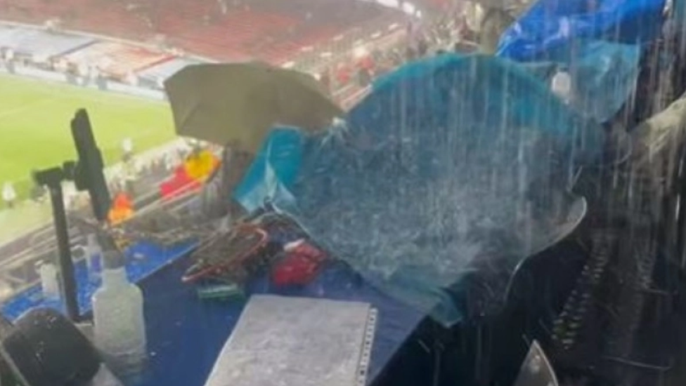 Απίθανα πράγματα: Πλημμύρισε το νέο Καμπ Νου! (vid)