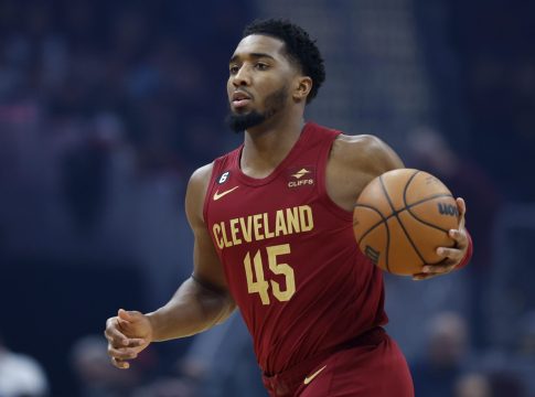 Σίξερς – Καβαλίερς 107-135: Σαρωτική νίκη με πρωταγωνιστή τον Μίτσελ (vid)