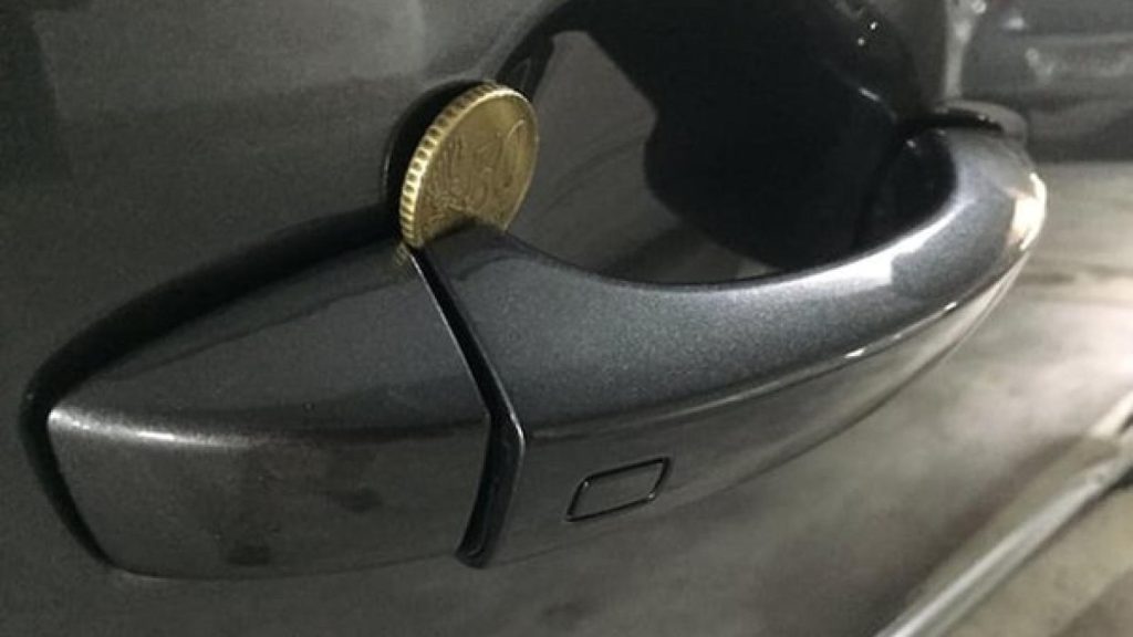 Αν δεις ένα κέρμα στο χερούλι της πόρτας, μην μπεις στο αυτοκίνητο