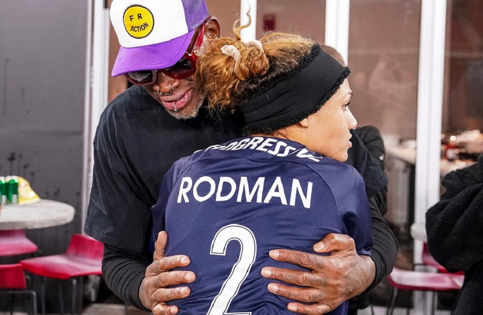 Τρίνιτι Ρόντμαν, η αποξενωμένη κόρη του Ντένις έγινε η πιο ακριβοπληρωμένη παίκτρια παγκοσμίως