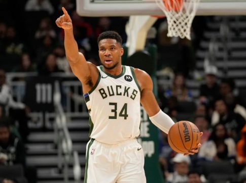 Μπακς – Τίμπεργουλβς 139-106: Βαριά ήττα για τα «ελάφια» (vid)