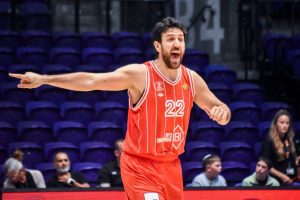 Σκληρή κριτική σε Μίτσιτς – Τι συμβαίνει με τον Σέρβο γκαρντ στη Χάποελ