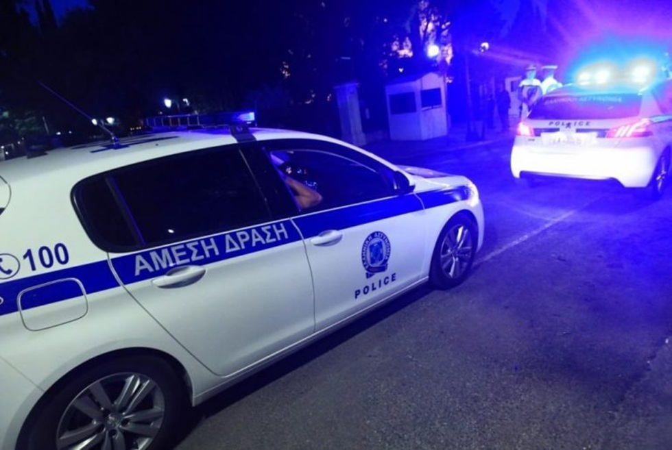 Αδιανόητο περιστατικό: Έφηβος άρπαξε το αυτοκίνητο της μητέρας του – Επιχείρησε να εμβολίσει περιπολικά