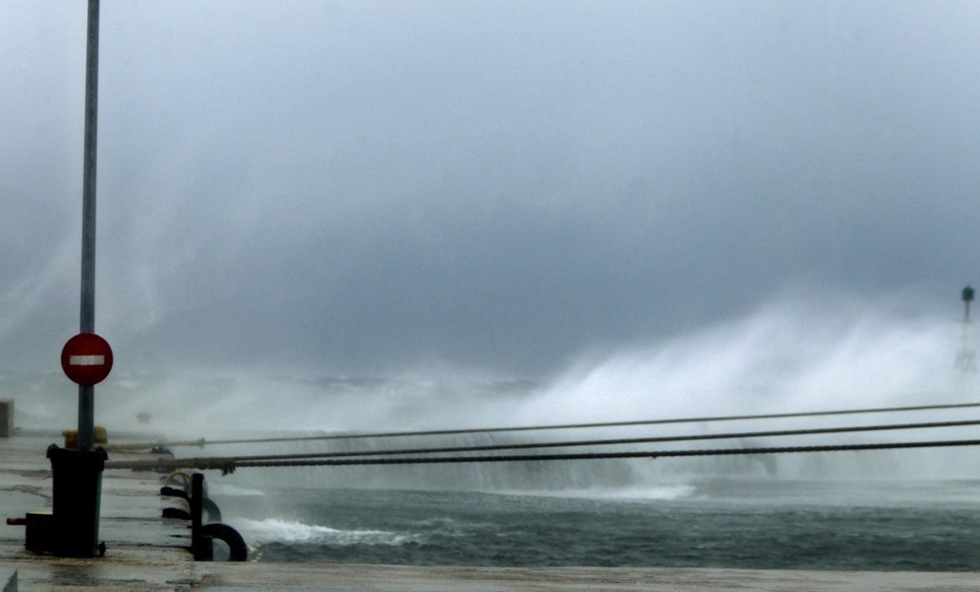 Καιρός: Θυελλώδεις νοτιάδες σε Ιόνιο και Αιγαίο – Πού θα έχει ισχυρές βροχές και καταιγίδες