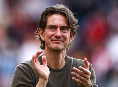 Οργή με τον Φρανκ στην Τότεναμ: Εθεάθη να κρατά κούπα της Άρσεναλ (pic)