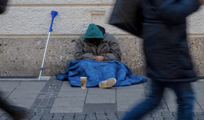 Μέτρα για την προστασία των αστέγων από τις χαμηλές θερμοκρασίες σε Αθήνα και Πειραιά