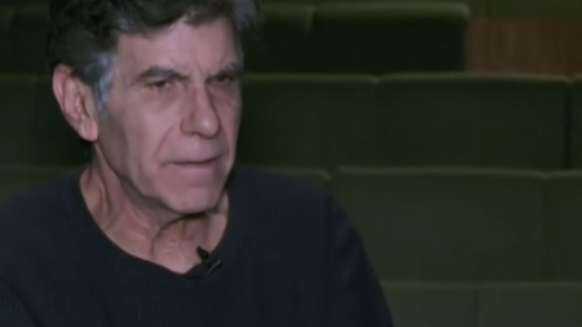 Γιάννης Μπέζος: Το σχόλιο για τις αμβλώσεις και τους νέους καλλιτέχνες