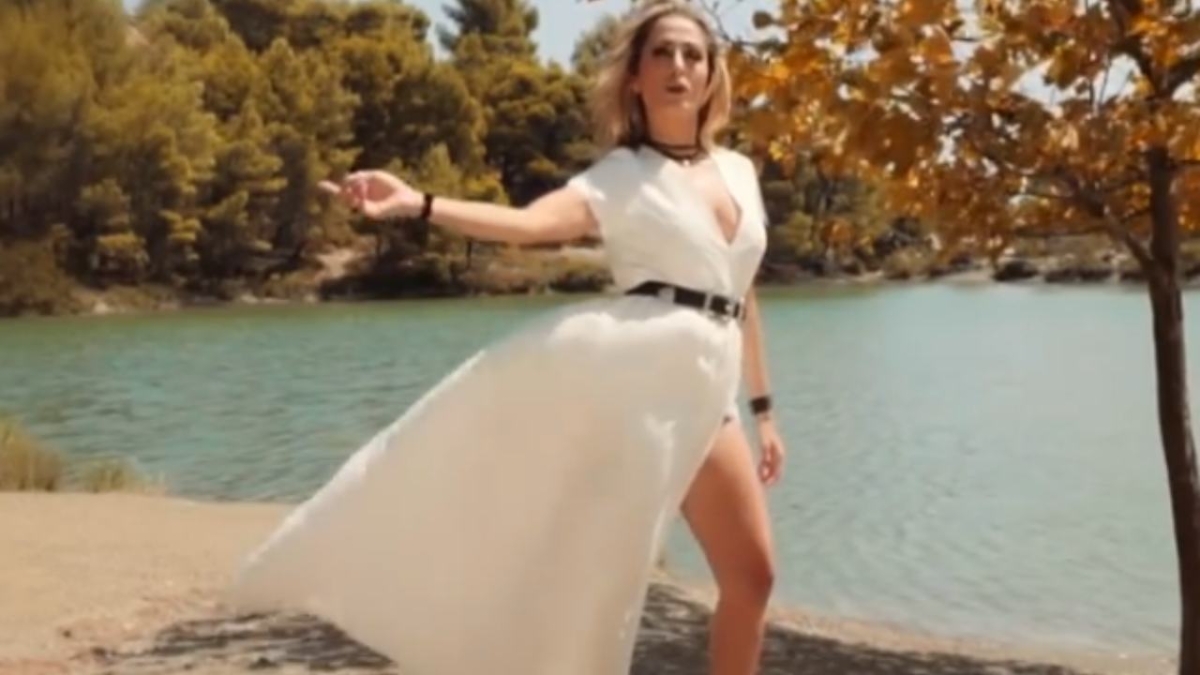 Γωγώ Ρωμαίου: Ποια είναι η τραγουδίστρια που «πέθαναν» στα social media – Η απάντησή της στα δημοσιεύματα