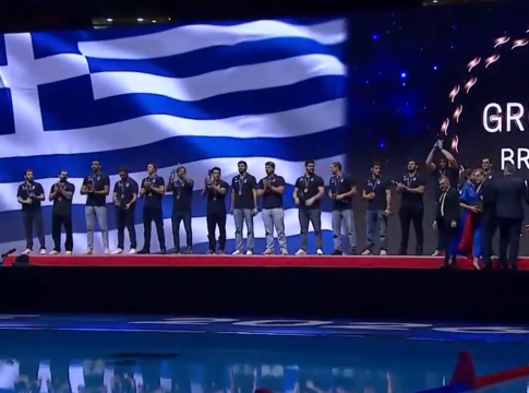 Συγκινητικές στιγμές στο Βελιγράδι: H απονομή του χάλκινου μεταλλίου στην Εθνική (vid)