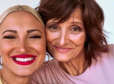 Συγκινεί η Ιωάννα Τούνη: Είμαι πολύ κενή πάλι, μακάρι να ήταν εδώ η μαμά μου να κλαίγαμε αγκαλίτσα