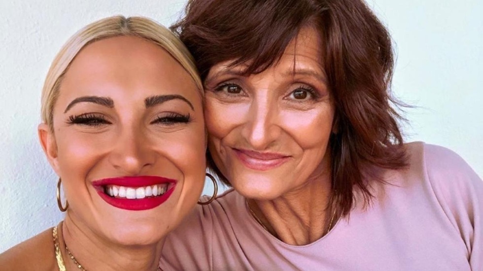 Συγκινεί η Ιωάννα Τούνη: Είμαι πολύ κενή πάλι, μακάρι να ήταν εδώ η μαμά μου να κλαίγαμε αγκαλίτσα