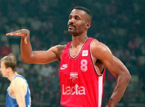 «Τρελάθηκε» ο Έντι Τζόνσον με το μπλουζάκι του Φουρνιέ