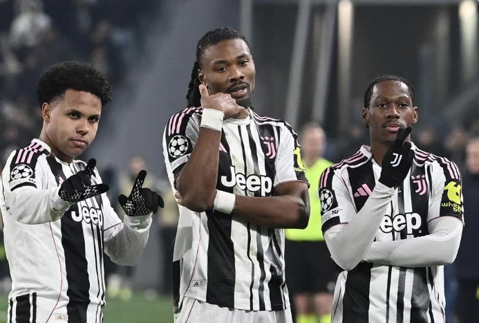 Γιουβέντους-Μπενφίκα 2-0: Οι Ιταλοί προκρίθηκαν στα πλέι οφ, ο Παυλίδης γλίστρησε και έχασε πέναλτι