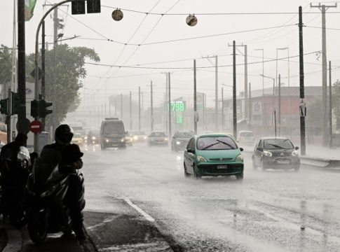 Σε ποιες περιοχές επιμένει η κακοκαιρία την Πέμπτη – Καταιγίδες και θυελλώδεις άνεμοι