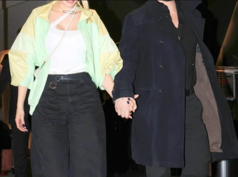 Τρελά ερωτευμένο το ζευγάρι της σόουμπιζ – Χεράκι χεράκι διασκέδασε στον Οικονομόπουλο