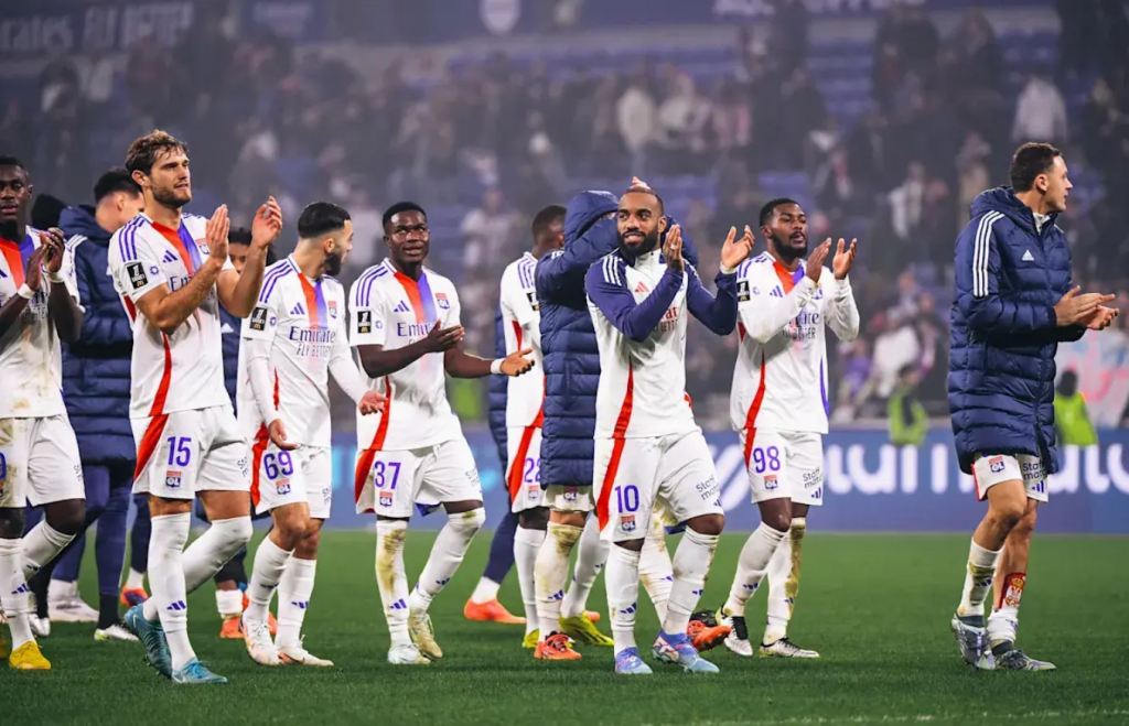 Λιόν: Φόρος τιμής στους αδικοχαμένους οπαδούς του ΠΑΟΚ στον αγώνα της Πέμπτης