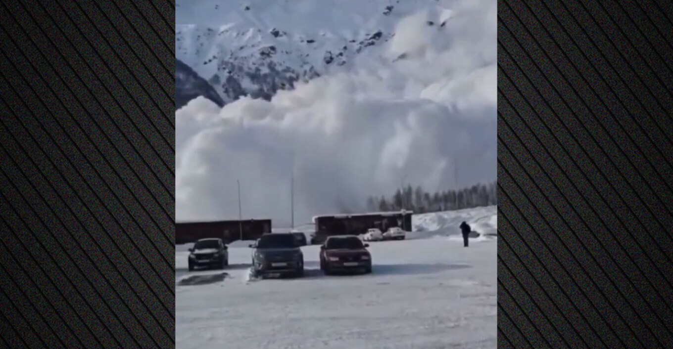 Συγκλονιστικές εικόνες στη Ρωσία: Η στιγμή που χιονοστιβάδα έπληξε χιονοδρομικό κέντρο Έλμπρους