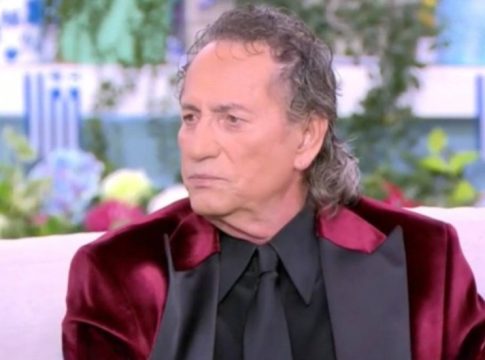 Μάκης Χριστοδουλόπουλος: Στο «σφυρί» το παραθαλάσσιο ακίνητό του – Χρωστούσε 10.000 ευρώ