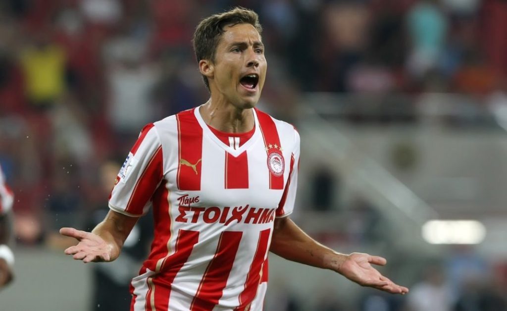 Ο Ολυμπιακός είχε στο χορτάρι 16… Φουστέρ