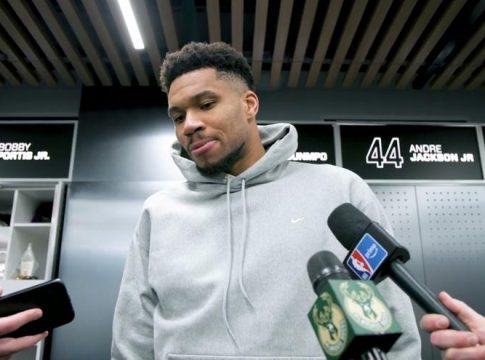 Αντετοκούνμπο: «Θα κάνω μαγνητική, αλλά πιστεύω ότι θα πουν πως πρέπει να μείνω για άλλες 4-6 εβδομάδες εκτός»