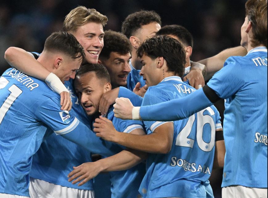 Νάπολι – Σασουόλο 1-0: Ο Λομπότκα έδωσε τη… λύση στους «παρτενοπέι»