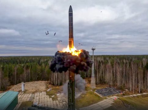 Ουκρανία: «Παγκόσμια απειλή» ο Ορέσνικ του Πούτιν, λέει το Κίεβο – «Απαιτεί παγκόσμιες απαντήσεις»