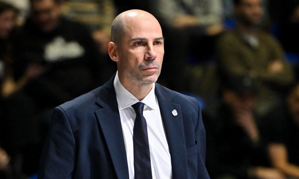 Πενιαρόγια μετά το σερί ηττών της Παρτίζαν: «Δεν είχα παρόμοια στιγμή στην καριέρα μου»