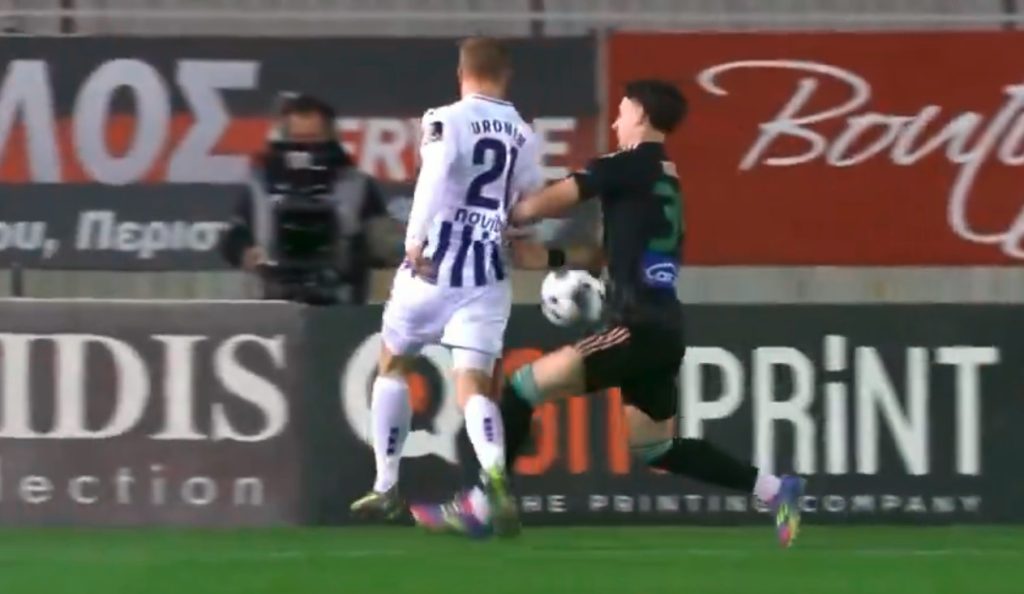 Το πεντακάθαρο πέναλτι του Μπόκου στον Ούρονεν που δεν έδωσε ο Βεργέτης (vid)