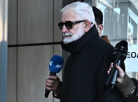 Άλλος άνθρωπος ο Πέτρος Φιλιππίδης: Ο νέος εαυτός και το παρασκήνιο στο πάρτι του Μάνου Ιωάννου