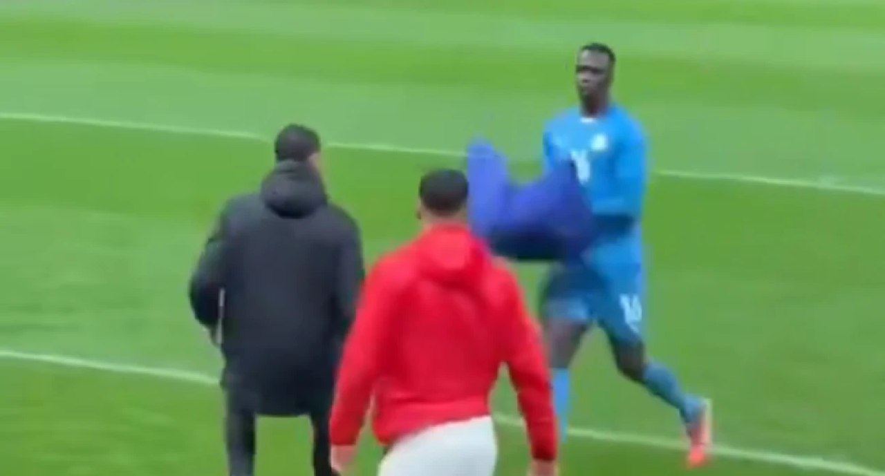 Τι συνέβη με την πετσέτα του Μεντί – Ο λόγος που ο αναπληρωματικός κίπερ της Νιγηρίας είχε το ρόλο… φύλακα (vids)