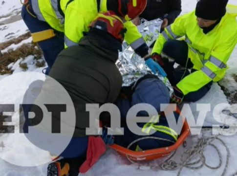 Ταΰγετος: Οι πρώτες εικόνες από την επιχείρηση διάσωσης των ορειβατών – Κατεβάζουν τους πρώτους τραυματίες