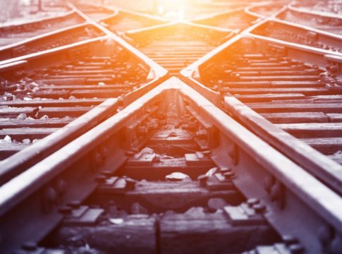 Βαρκελώνη: 15 τραυματίες μετά τον εκτροχιασμό τρένου – Συγκρούστηκε με τοίχο